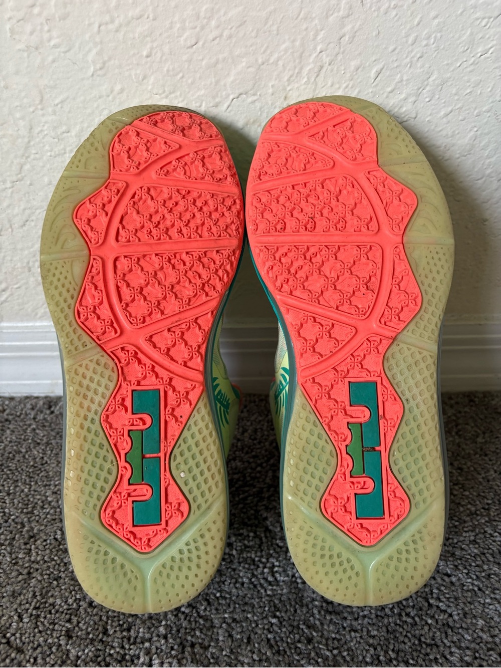 Nike LeBron Lebronald 9 Size 9 1/2 - Picture 8 of 10